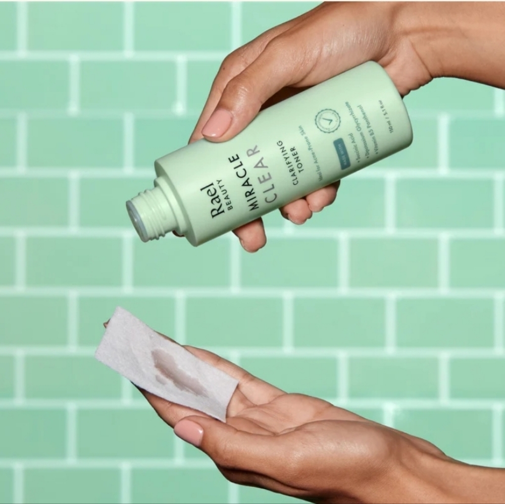 Rael Beauty Exfoliating Cleanser & Clarifying Toner Combo - Picture 4 of 5